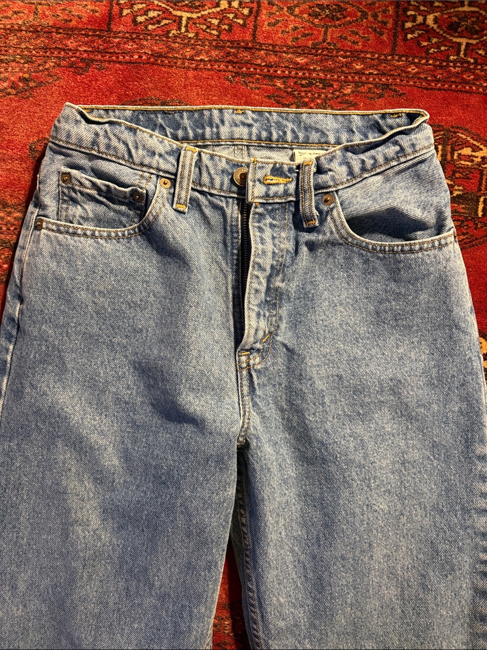 Vintage (1991-92) Levi 560s size 5 made in Canada